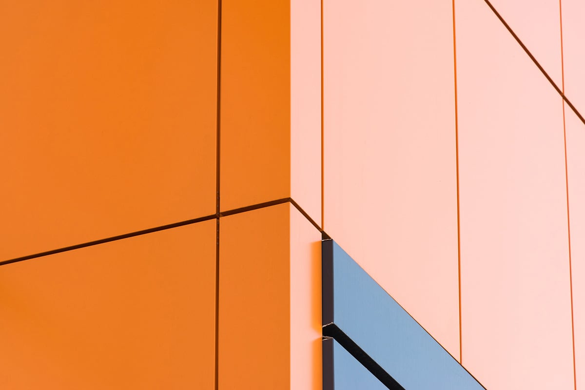Architektur-Detail einer modernen Immobilie