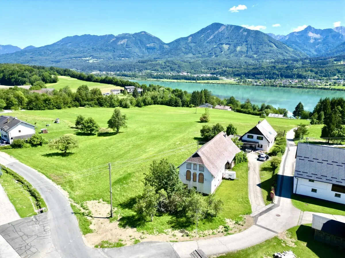 Einzigartige Liegenschaft mit Stallgebäude und traumhaftem Blick auf Stausee & Karawanken – Bild 1