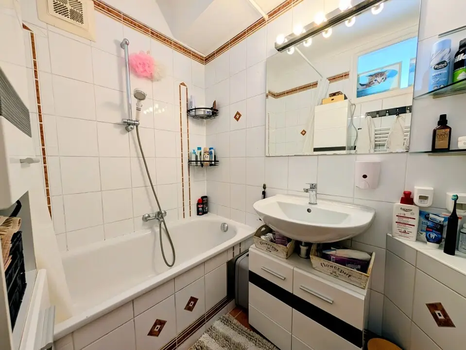 Bad mit Wanne