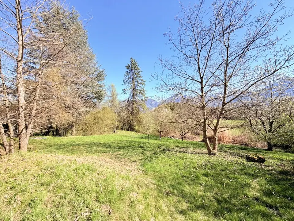 Ferienhaus mit weitläufigem Grundstück, Schwimmteich und natürlichem Wasserlauf – Bild 14