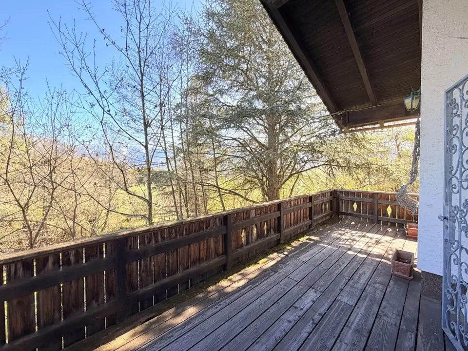 Ferienhaus mit weitläufigem Grundstück, Schwimmteich und natürlichem Wasserlauf – Bild 13