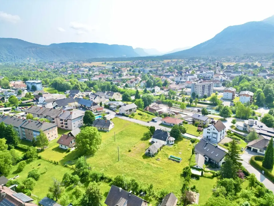 Ebenes Grundstück mit Altbestand zu verkaufen – ideale Grundlage für Ihr Bauvorhaben – Bild 2