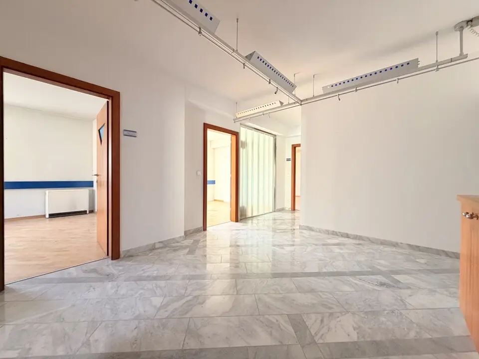 Zentrale, vielseitig nutzbare Büro- und Wohnfläche in Villach mit Drau-Blick – Bild 9