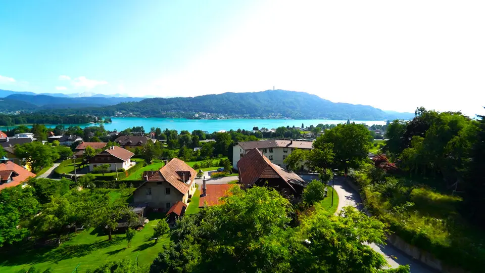 Wörtherseefeeling pur! Traumwohnung mit atemberaubenden Blick auf den türkisblauen Wörthersee – Bild 2