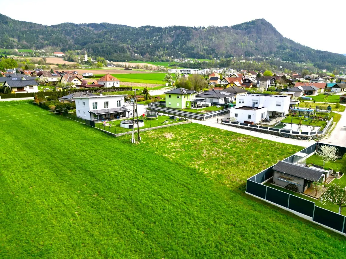 Sonniges Grundstück in Pischeldorf – Bild 1