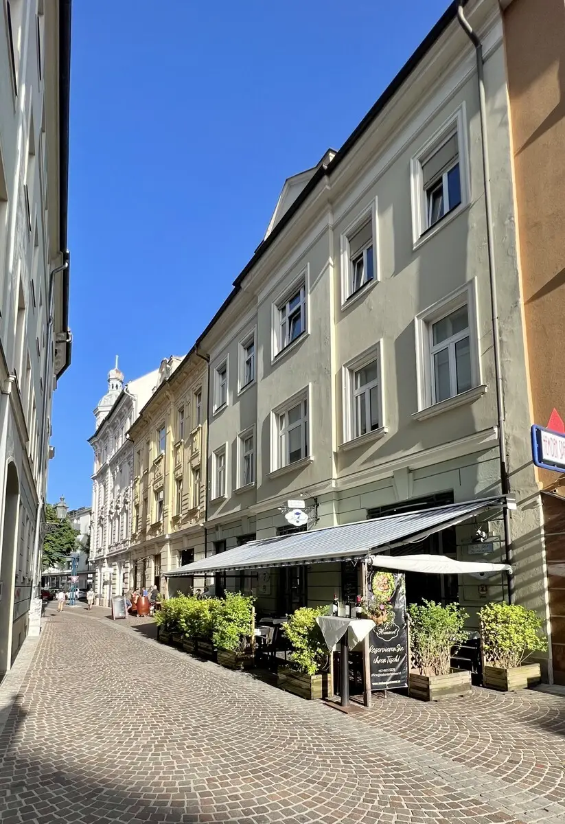 Gebäude